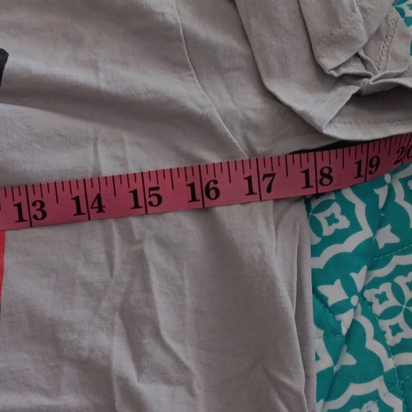 Fruit of the Loom~Retro 80's Gray Predator Unisex Short Sleeve T-shirt - Picture 7 of 10